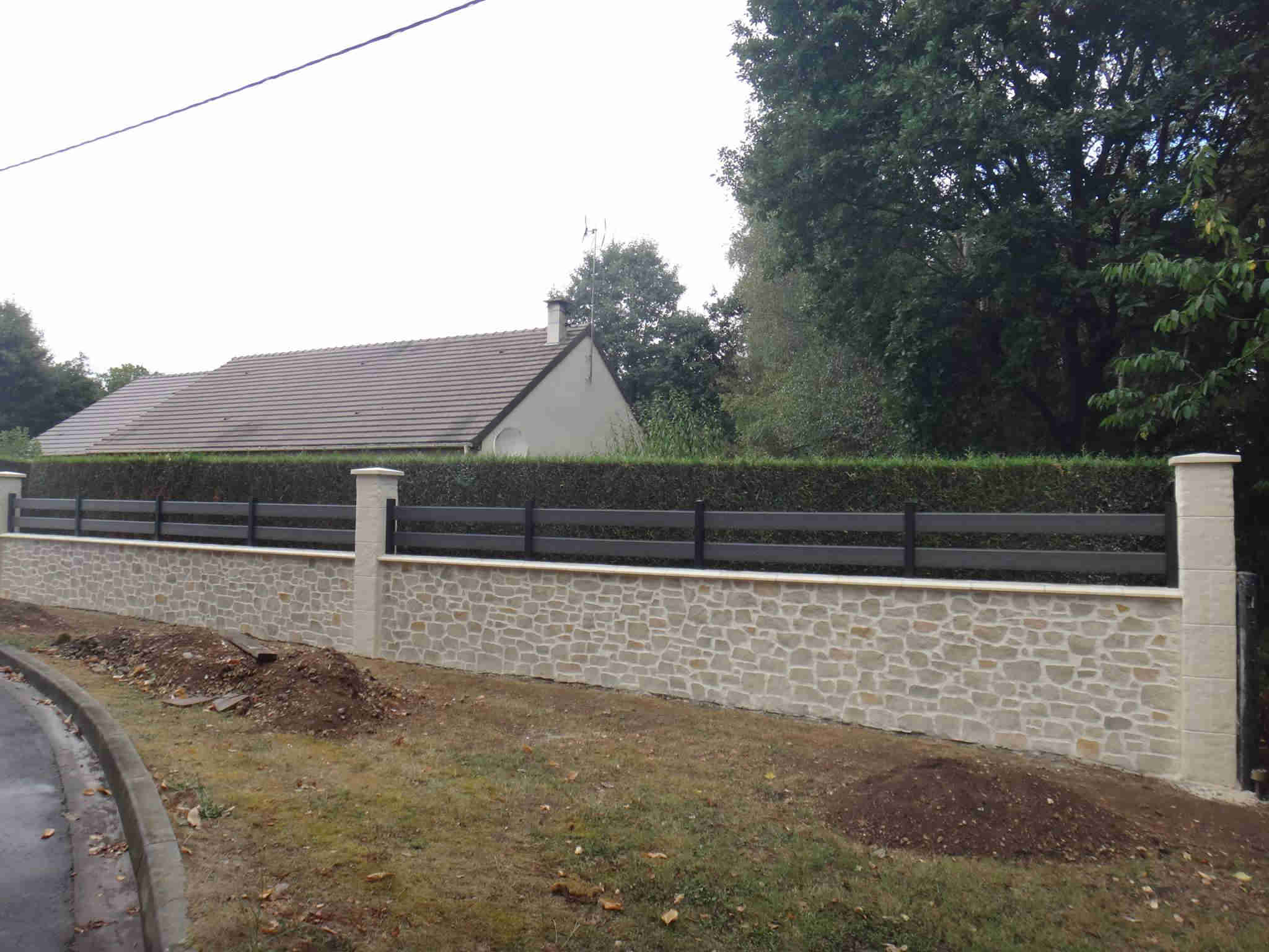 facade mur apres ravalement en enduit imitation pierre
