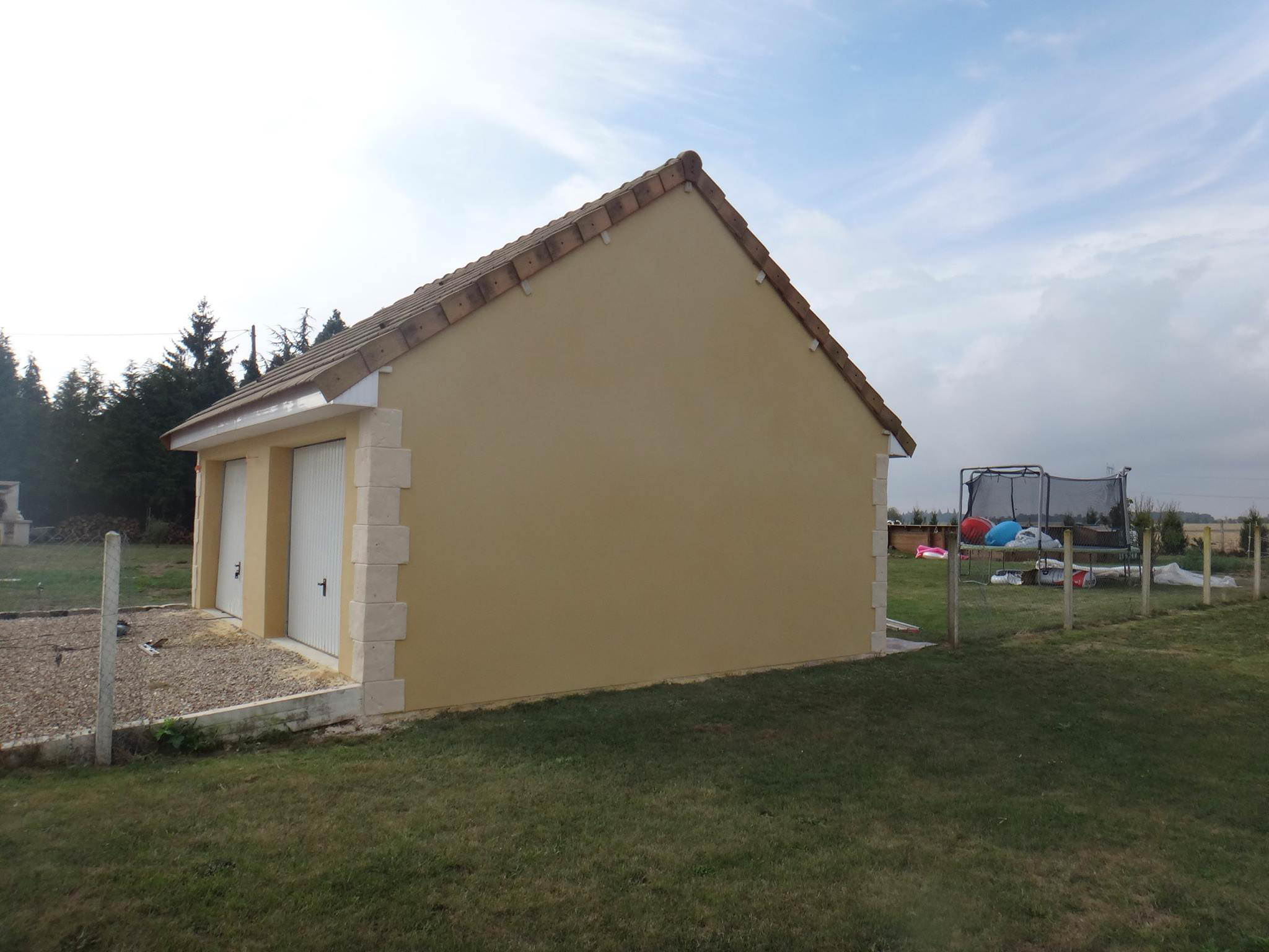 garage apres ravalement en enduit finition gratté