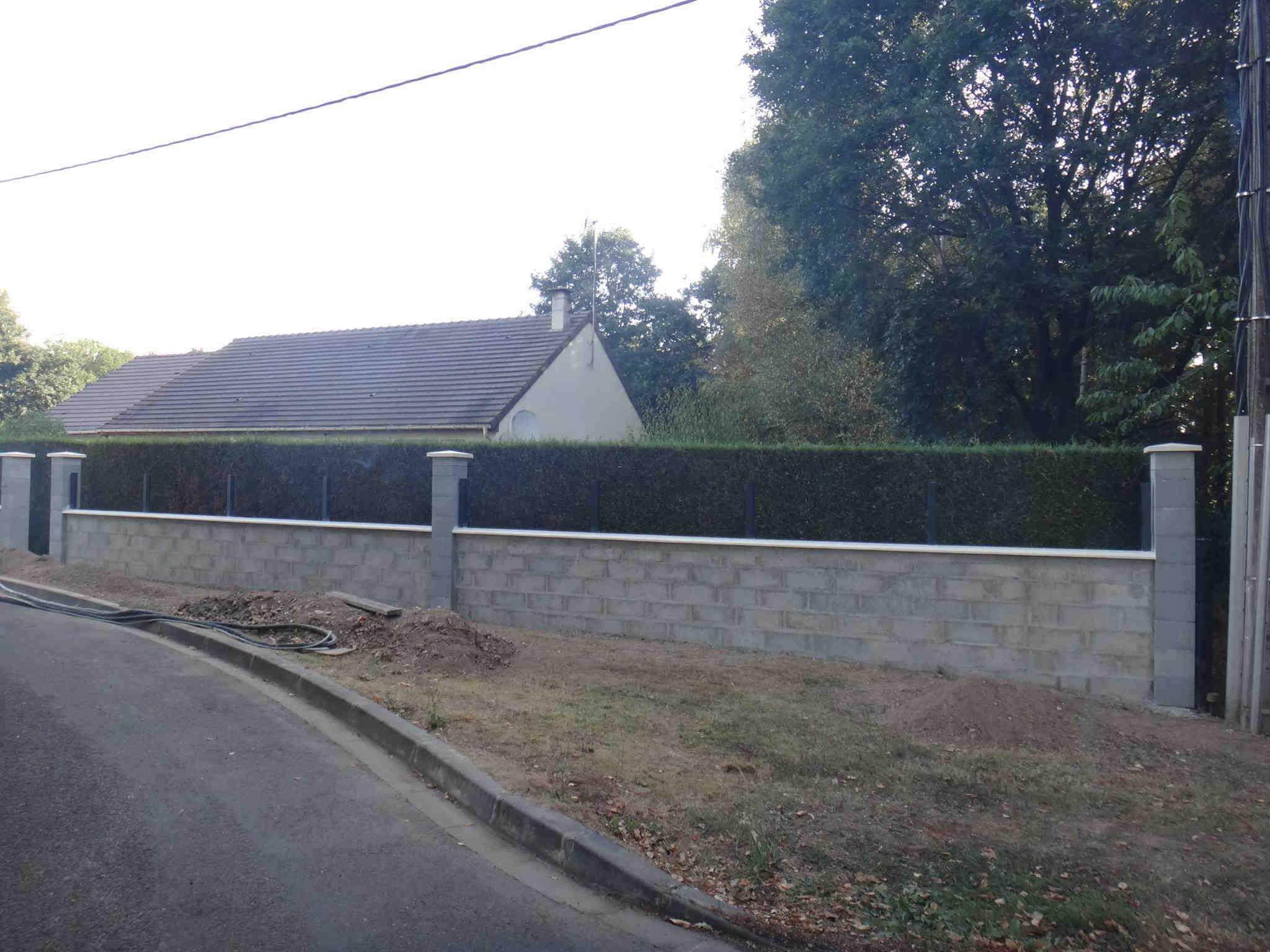 facade mur avant ravalement en enduit imitation pierre