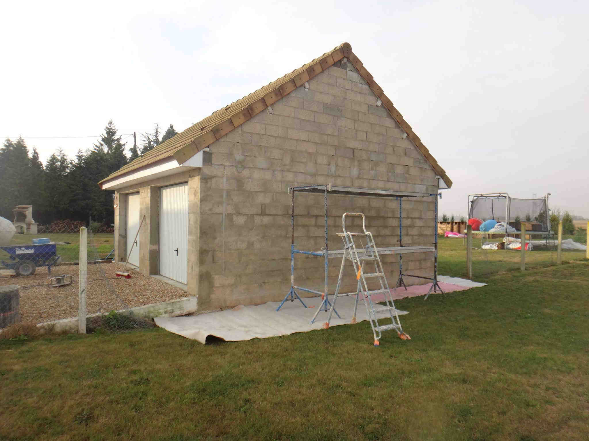 garage avant ravalement en enduit finition gratté
