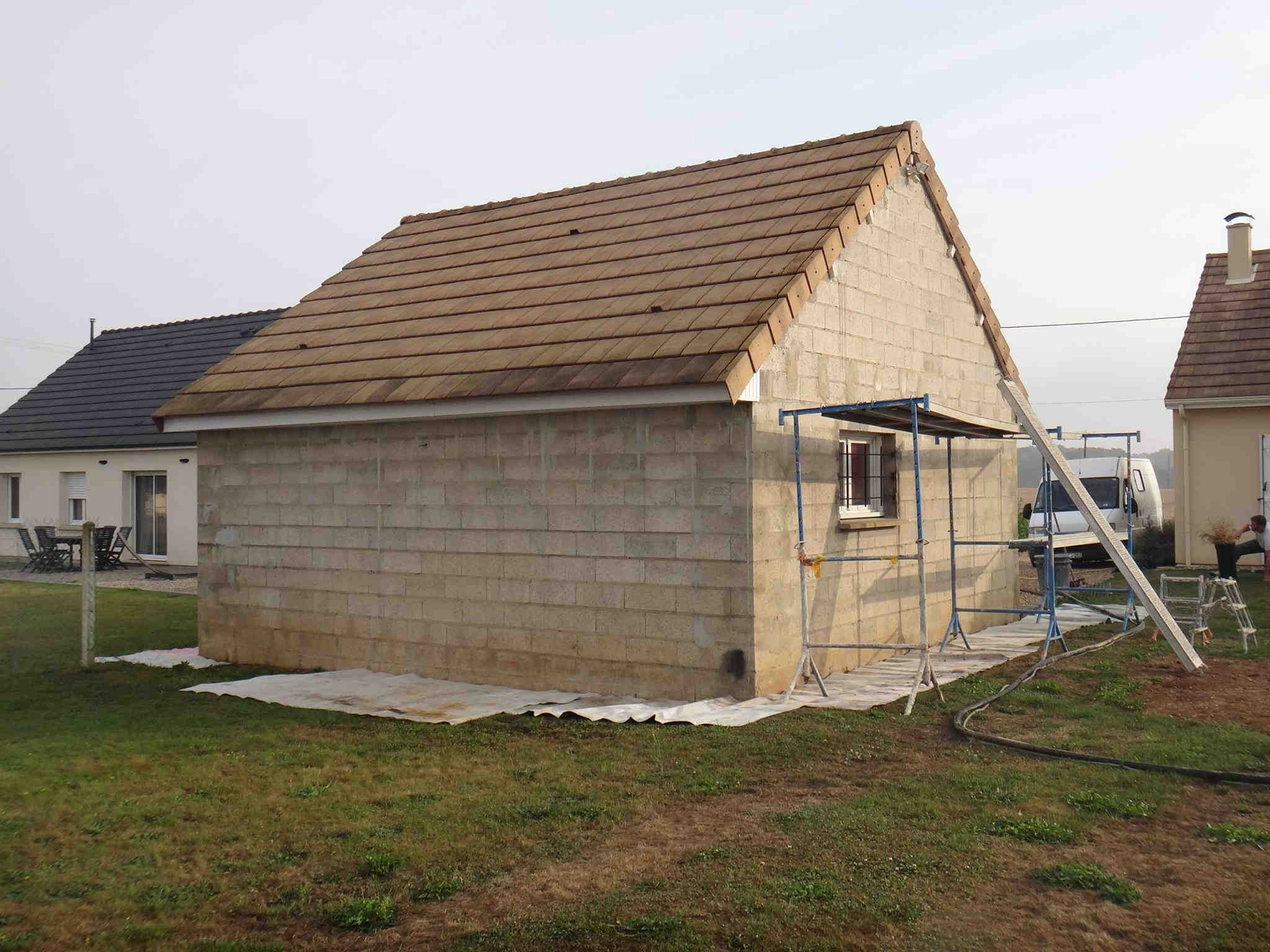 garage avant ravalement en enduit finition gratté