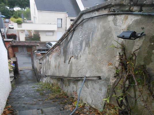 mur d'escalier avant ravalement de facade