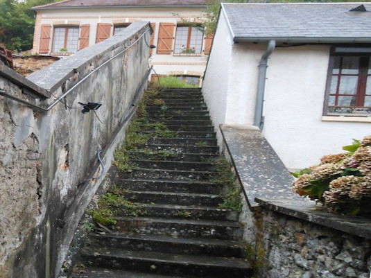 mur d'escalier avant ravalement de facade